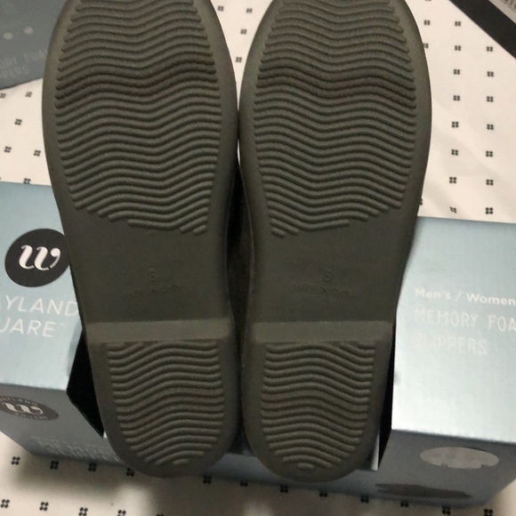 NWT woolen fleece lined, A comfy & classic pair of moccasin slippers. - Picture 2 of 7